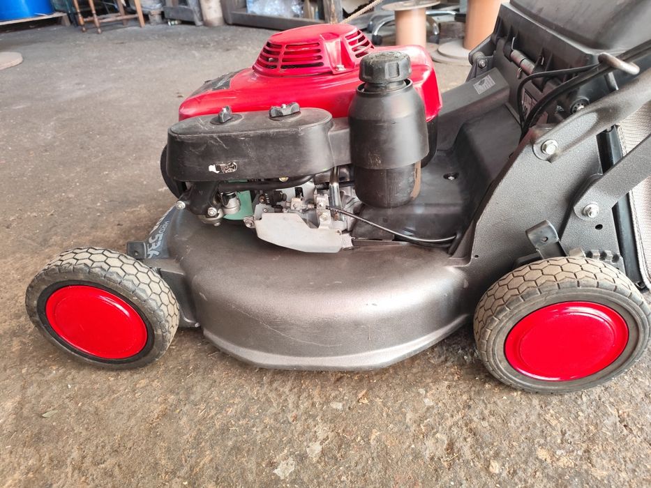 Самоходна бензинова косачка