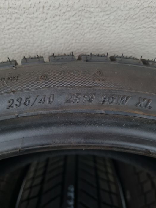 Зимни гуми 4 броя SYRON Everest1 235 40 R19