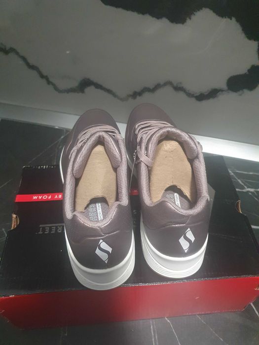 Adidaşi skechers marime 40 noi