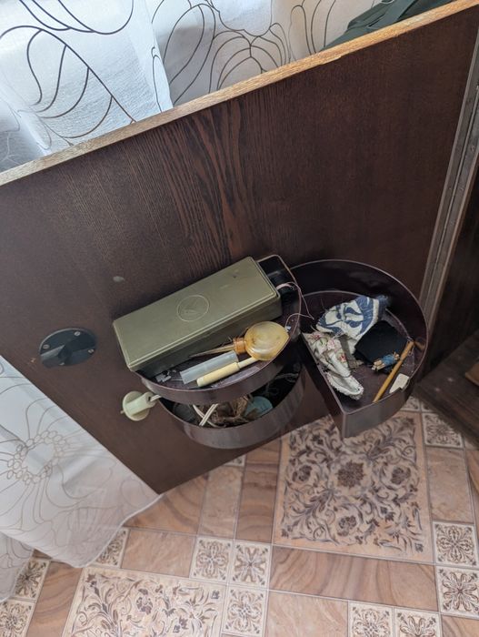 Продам швейную машинку Чайка