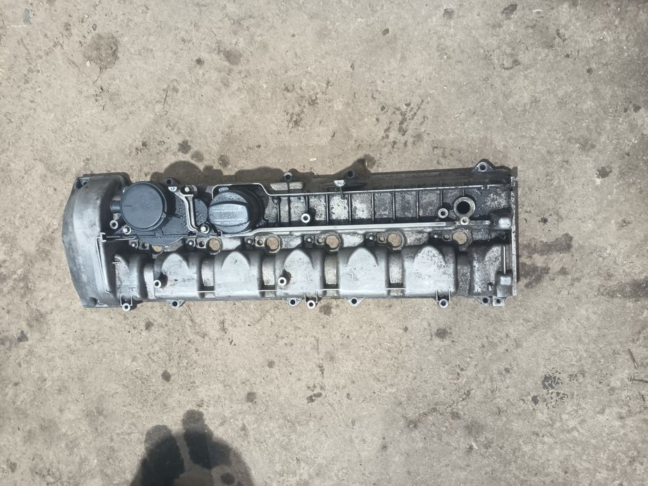 Продавам капак на клапаните за mercedes w220 w210 w211 3.2 197 КС дизе