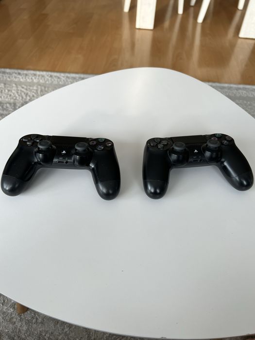 PlayStation 4 Pro 1TB + 2 controllere originale