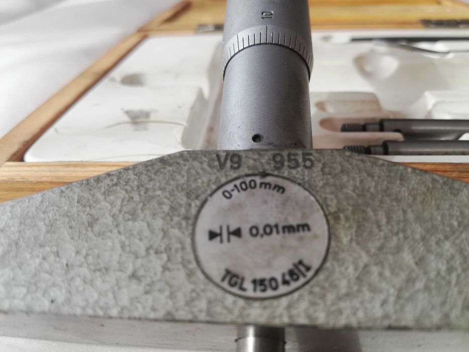 Микрометър-дълбокомер