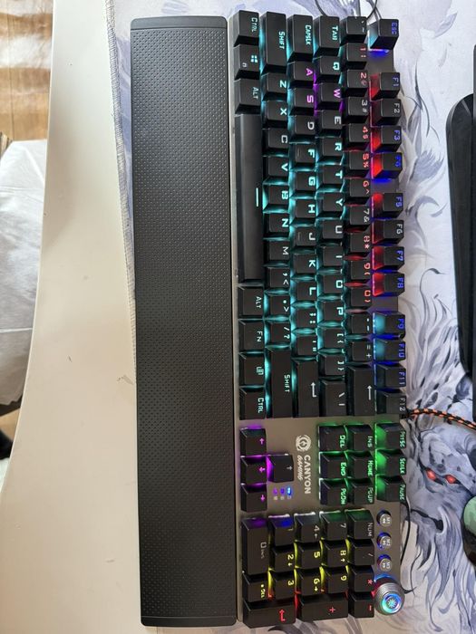 Продавам гейминг клавиатура canyon