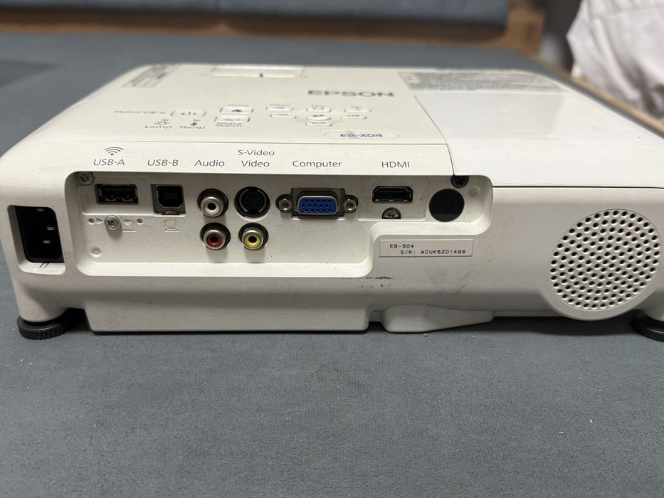 Продам проектор Epson EB-S04 с дефектом