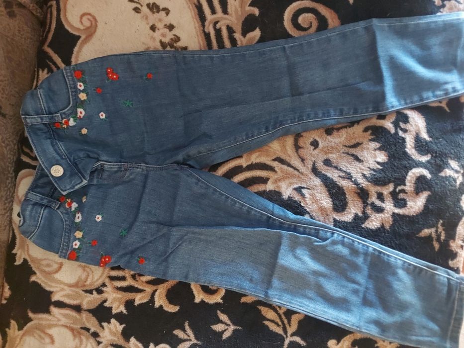 Джинсы на девочку 5-6 лет