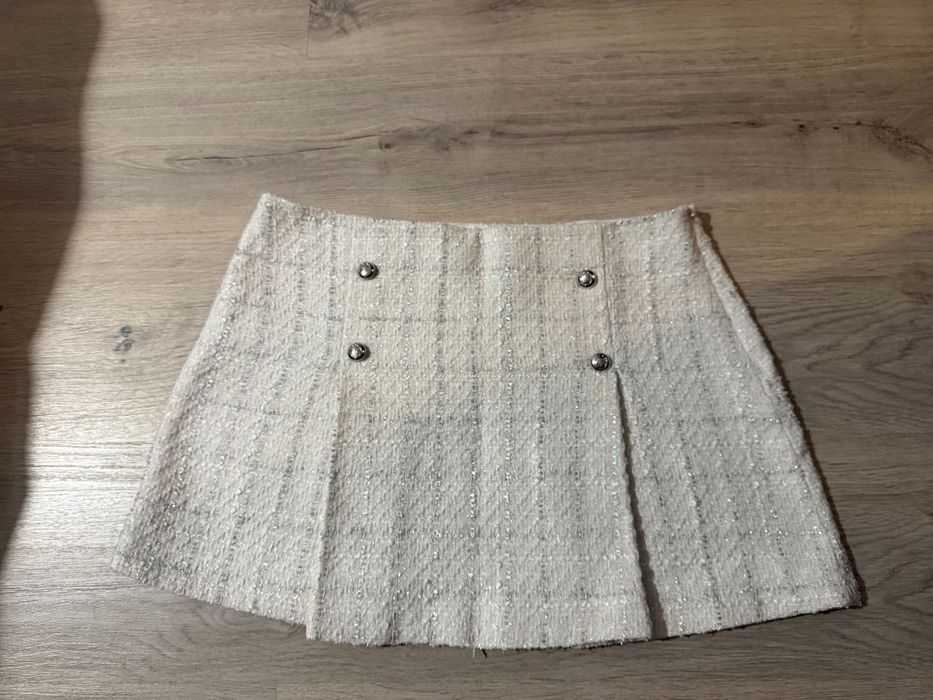 Бяла пола на Зара