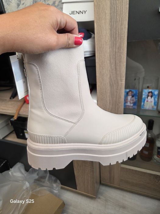 Чисто нови боти!
GUESS-38 номер , 100 лв.
 Tommy Hilfiger-39 номер , 1