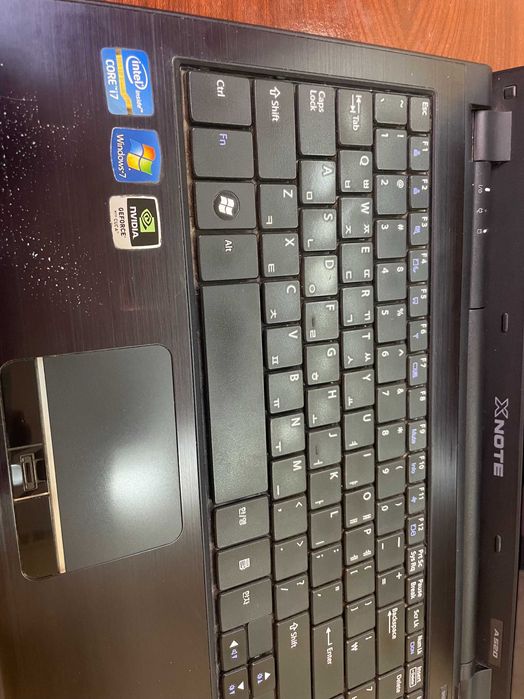 LG noutbuk i-7 operativka 8GB hamma joyi ishlidi yangi baterekali.