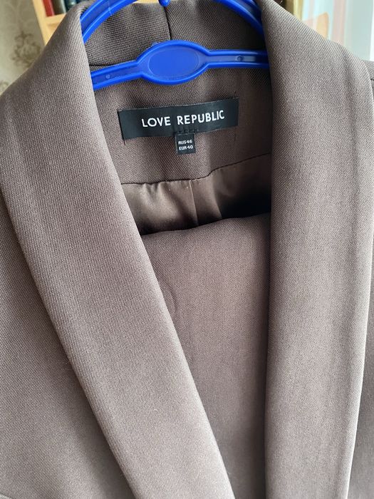 Продам женский брючный костюм