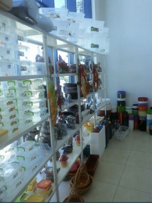 Метален стелаж с рафтове