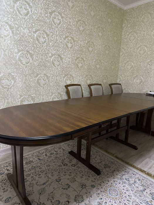 Продаю стол и стулья