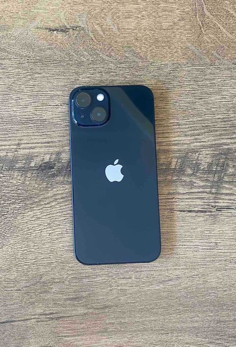 телефон iPhone 13 черен ПЕРФЕКТЕН