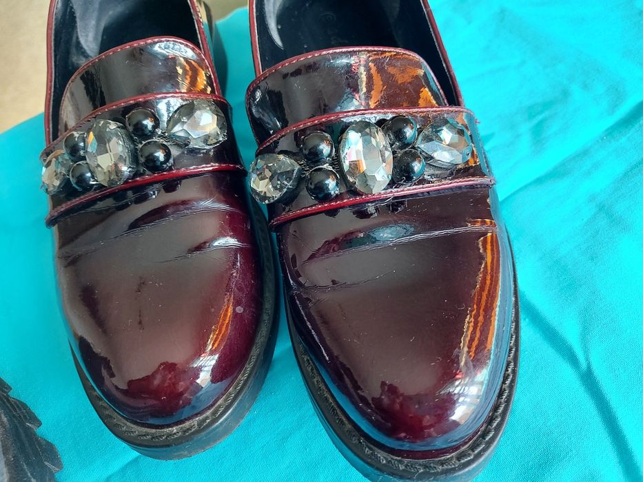 Продам лакированную обувь