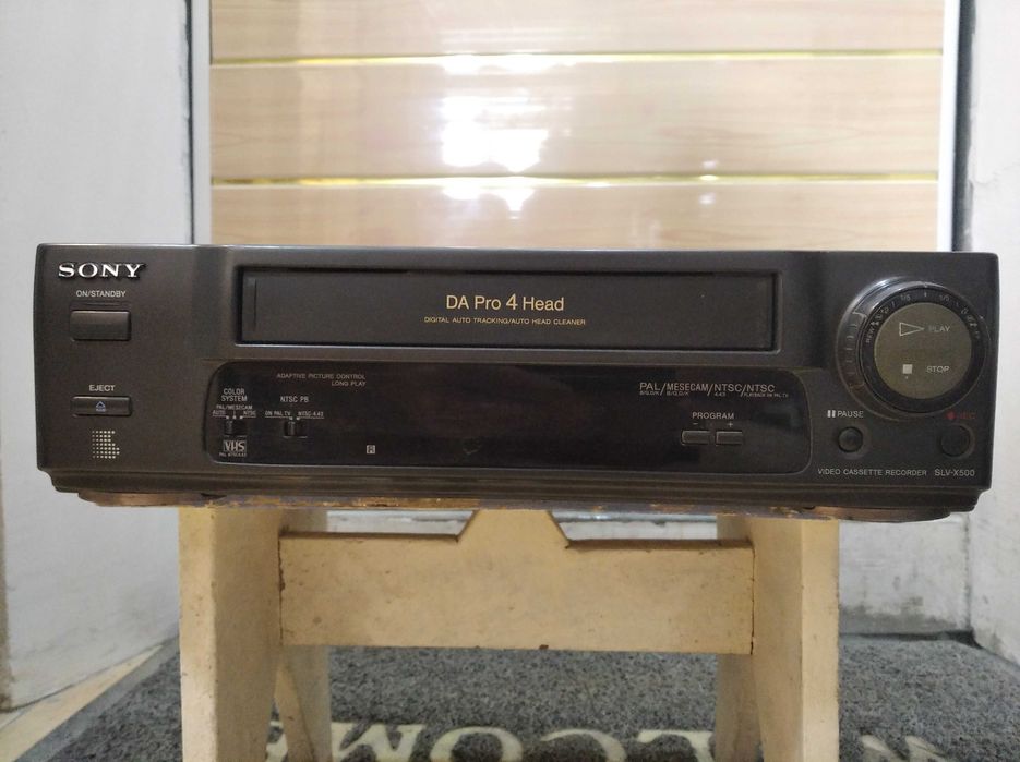 Видеомагнитофон Sony (Ishlamaydi). Не работает.