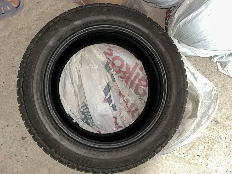 Продам зимные шины 215/55/17