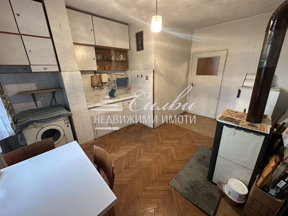 ЧЕТИРИСТАЕН ТУХЛЕН апартамент ИДЕАЛНИЯ ЦЕНТЪР на гр. Търговище !