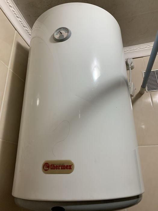 Водонагреватель титан на 80 литров в рабочем состочнии