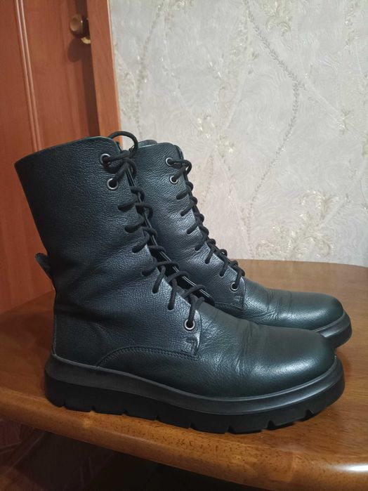 Продам женские ботинки ECCO
