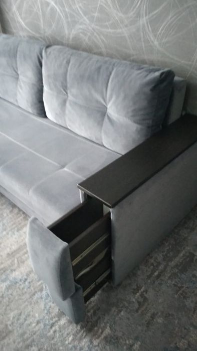 Диван , палас , партьеры