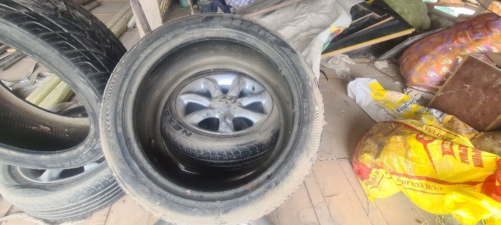 Li9 shina 295/40R20 106 V