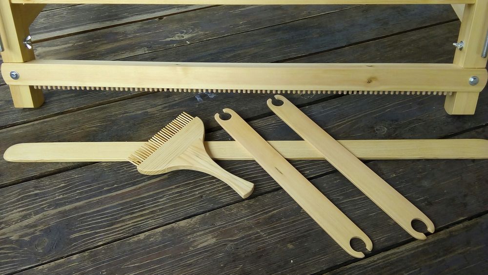 Ткацкий станок из дерева.