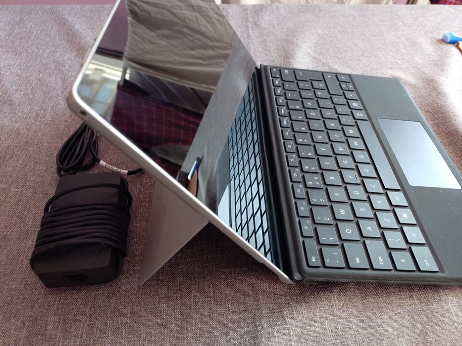 Microsoft Surface Pro 6 /i7 8th/ 8GB Ram/ 256 SSD ТЪЧ НЕ РАБОТИ