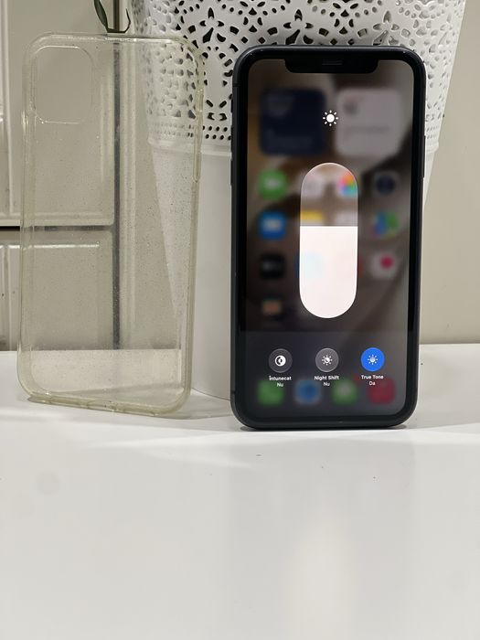 iPhone 11 • 64GB • Negru • 85% baterie