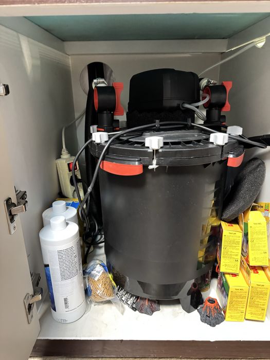 Два Оборудвани аквариума 650+125л с шкаф и риби