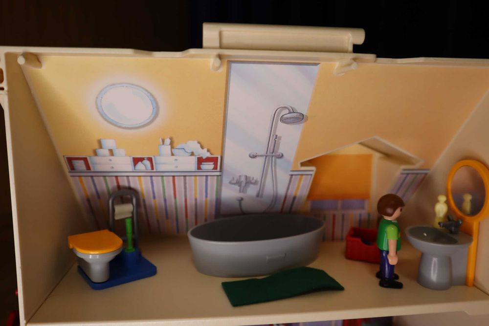 Playmobil къща на два етажа (цял комплект) втора употреба - като нова