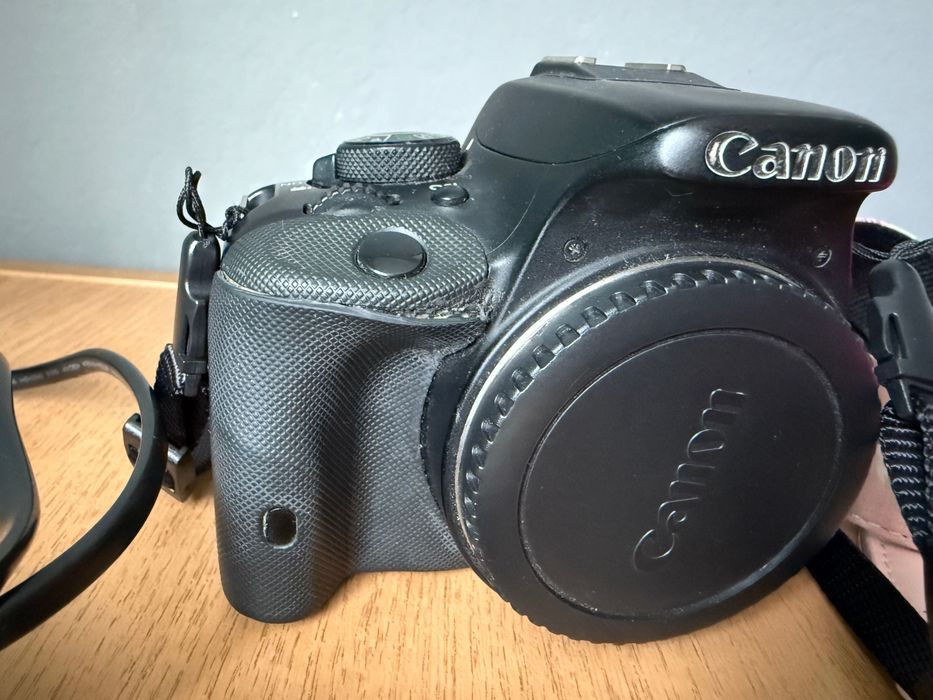 Фотоапарат Canon 100D