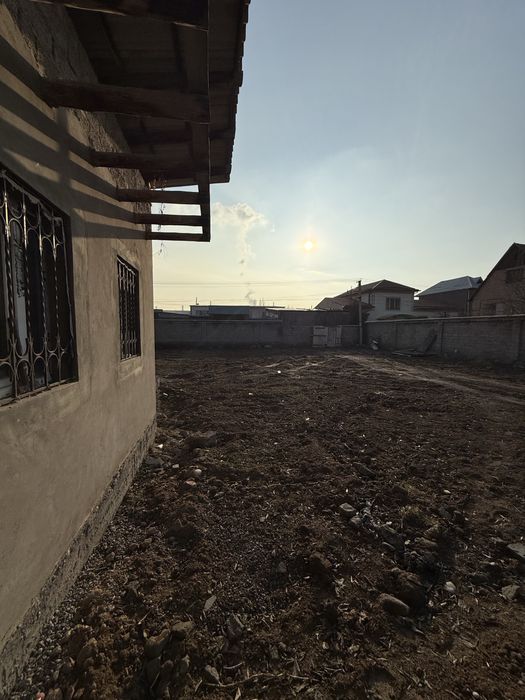 Кибрай Ункургон Ташгресда учаска сотилади 3 сотих 10х30 м  сув утган