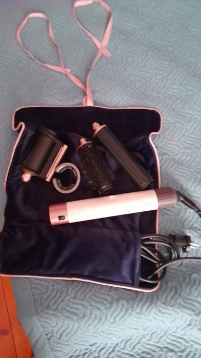 Продам срочно фен Дайсон