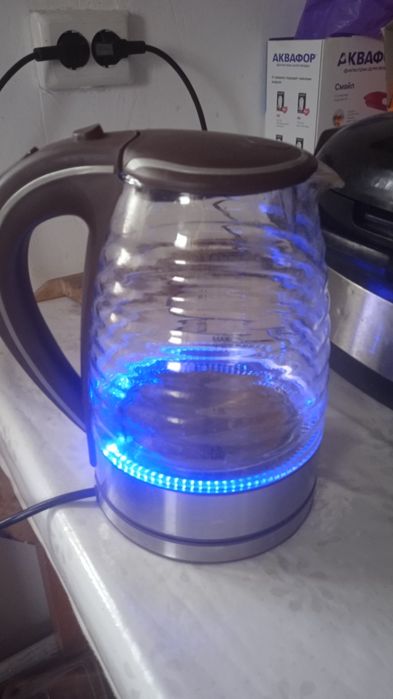 Чайник электрический б/у рабочий