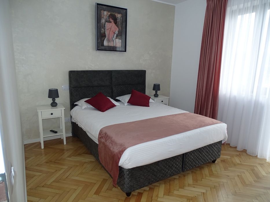 Închiriez ultracentral-apartament modern