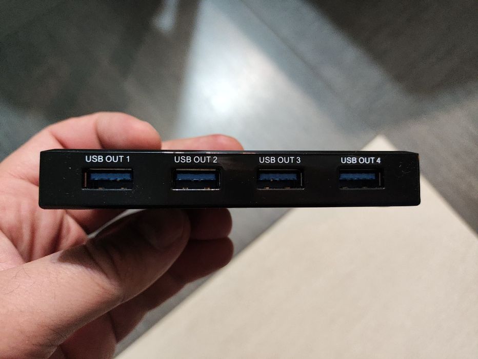 KVM Switch - 4 USB  / 2 PC