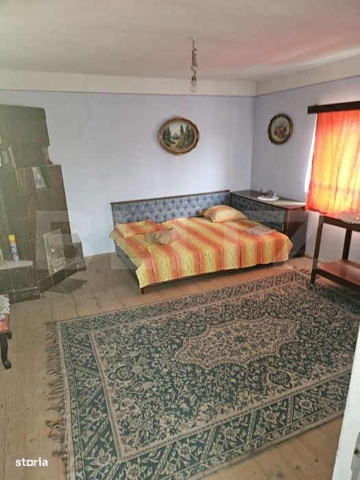 Casa plan parter plus etaj, cu 3 camere, 158 mp si 6300 mp teren, zona
