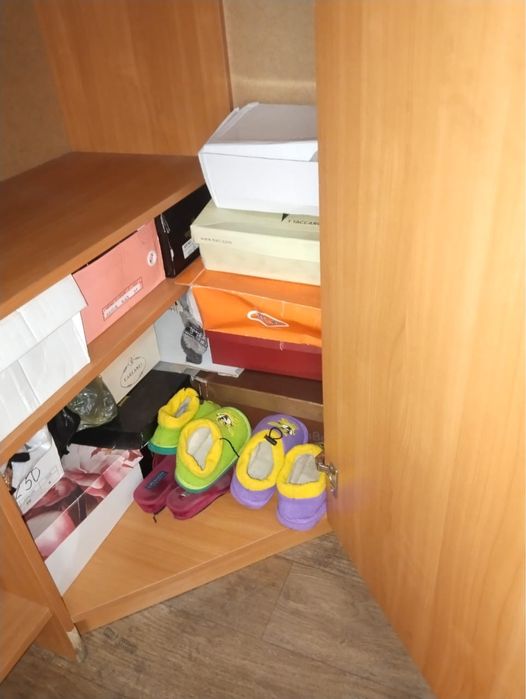 Угловой шкаф в прихожую