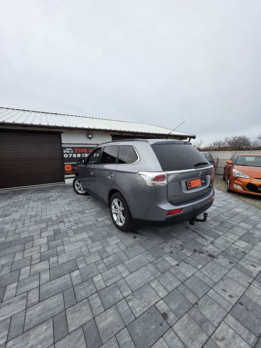 Mitsubishi outlander an 2014 4x4  7Locuri  posibilitatea rate
