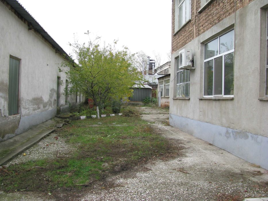 Продава се Промишлена сграда в Чирпан - 11271 кв.м за 44 €/кв.м - Снимка #4