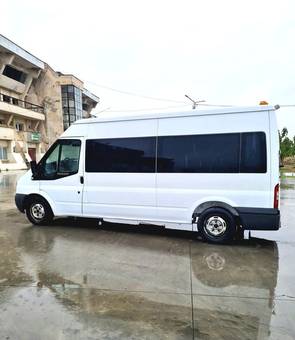 Ford Transit 8+1 Lung și Înalt