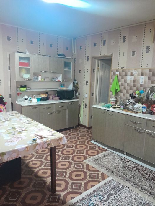 Uy xovli sotiladi
