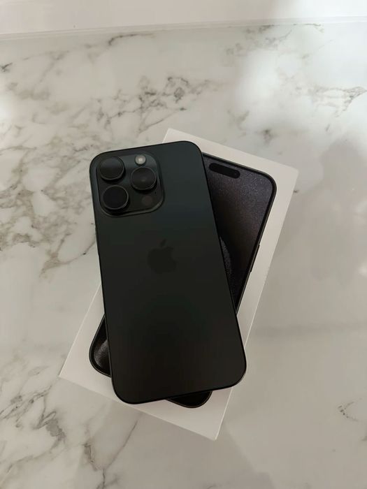Iphone 15 pro black titan