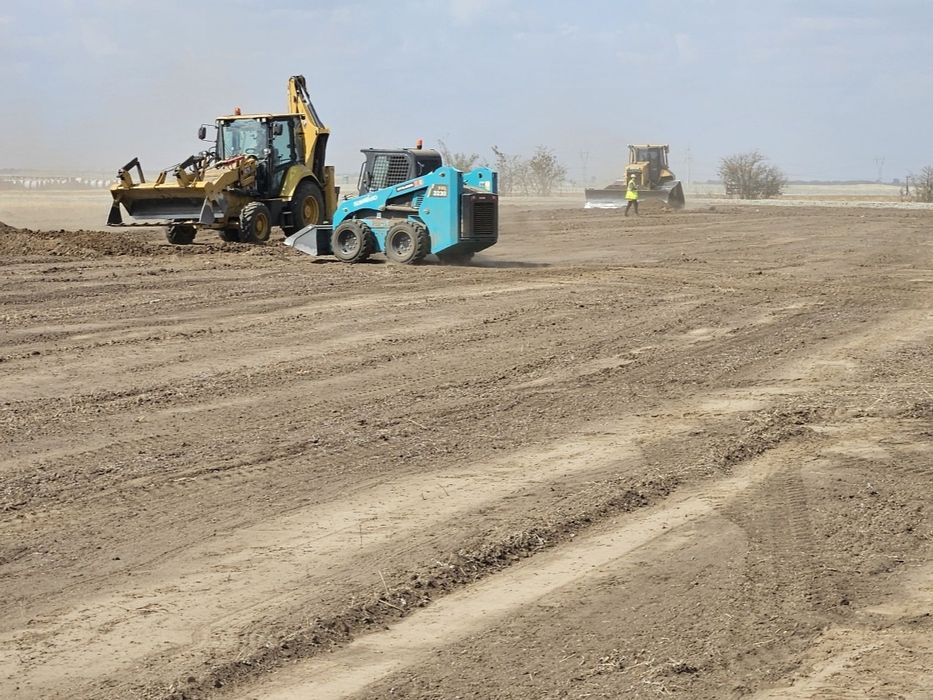 Închiriez miniexcavator, bobcat, buldoexcavator/ incarcator telescopic