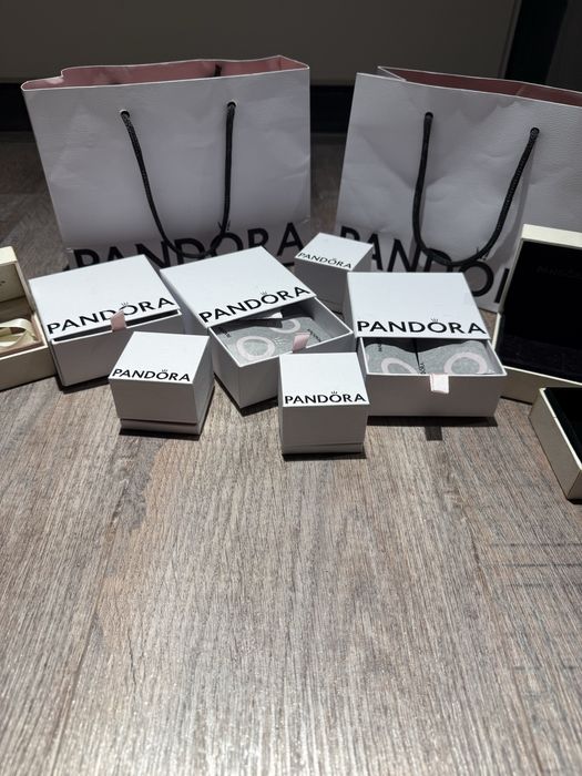 Коробки и пакеты PANDORA