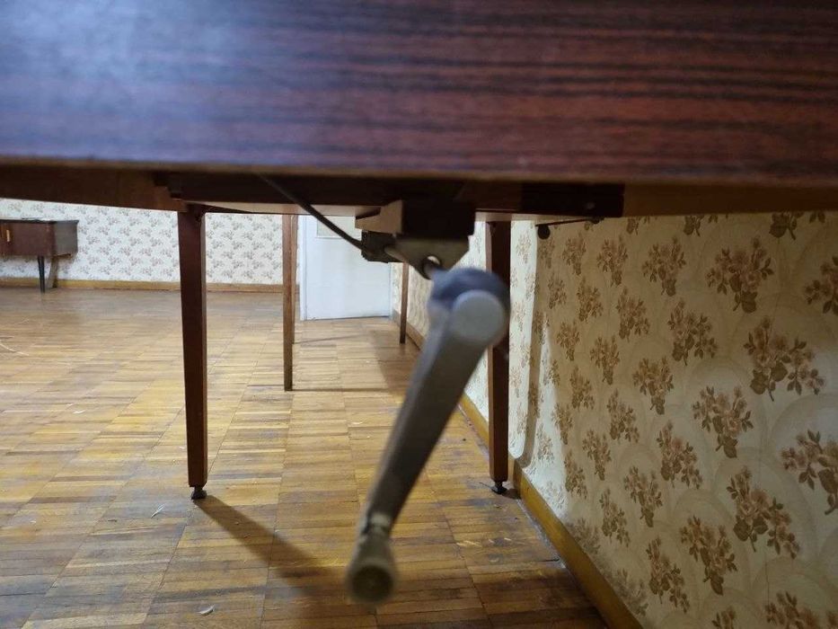 Советский (ГДР) деревянный стол с механизмом подъёма для вашего дома