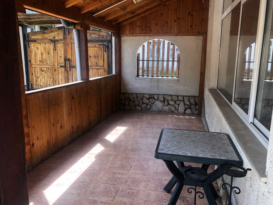 Продавам двуетажна къща