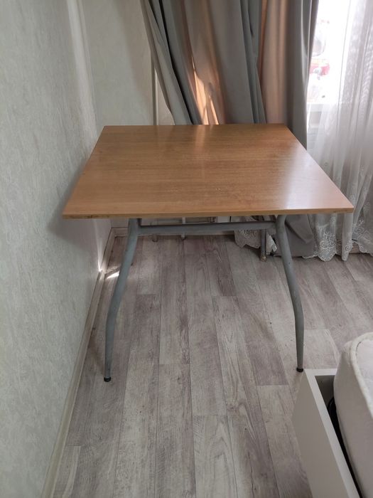Продам кухонный стол 80*80