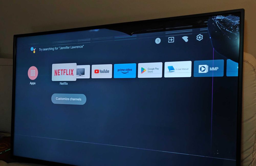 Продавам 55" Smart телевизор Hitachi 55hak5350 (дефектен дисплей)