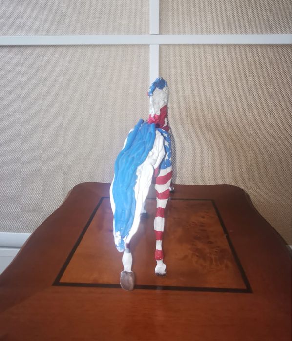 Колекционерска антикварна фигура  кон персонализиран модел на Breyer